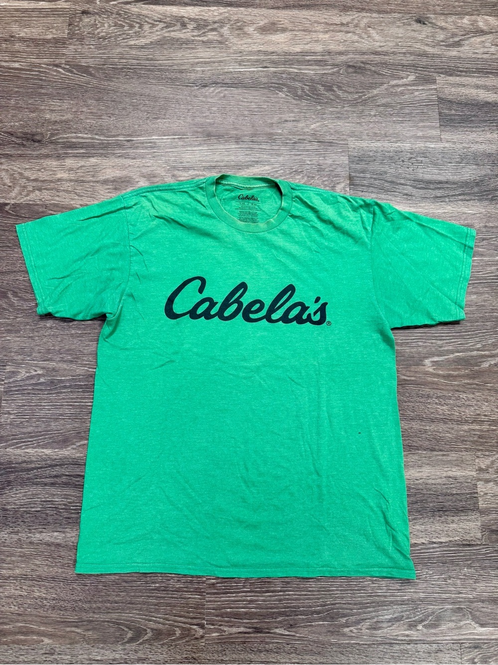 Cabela’s Green Script Logo T Shirt Men’s Large Outdoor Hunting Tee